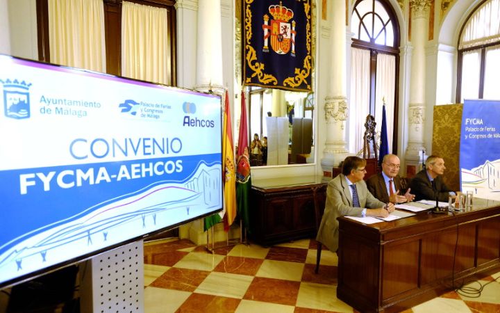 Firman la renovación del acuerdo de colaboración entre el Ayuntamiento y Aehcos.