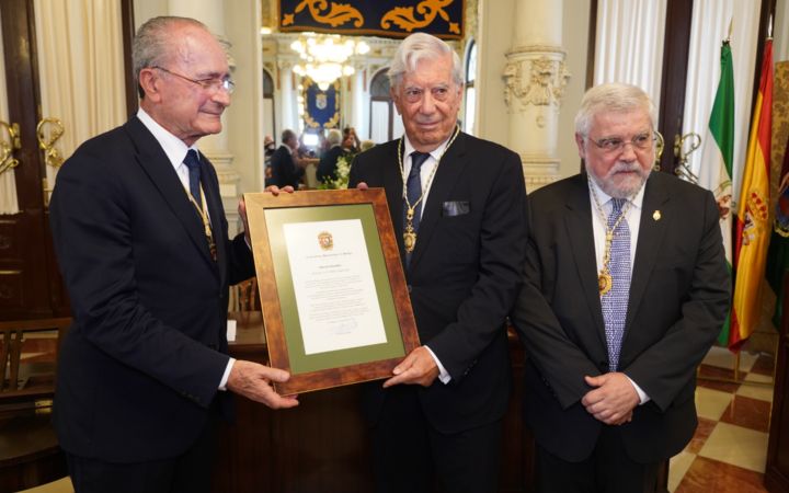 Acto de entrega de la Medalla de la Academia de San Telmo a Mario Vargas Llosa.