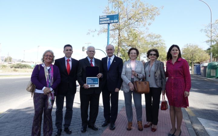 Descubren la placa de la Glorieta Ingeniero Domínguez de Gor, como homenaje al fundador de la empresa Mayoral.