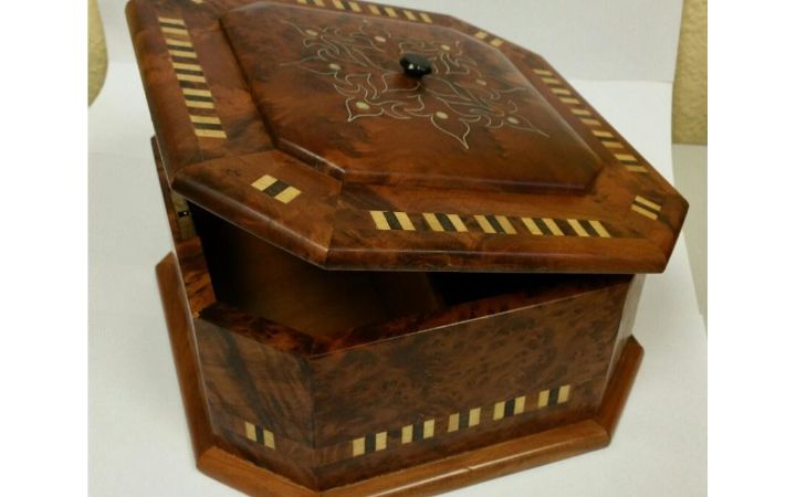Caja de madera con marquetería, regalo alcalde de kenitra.