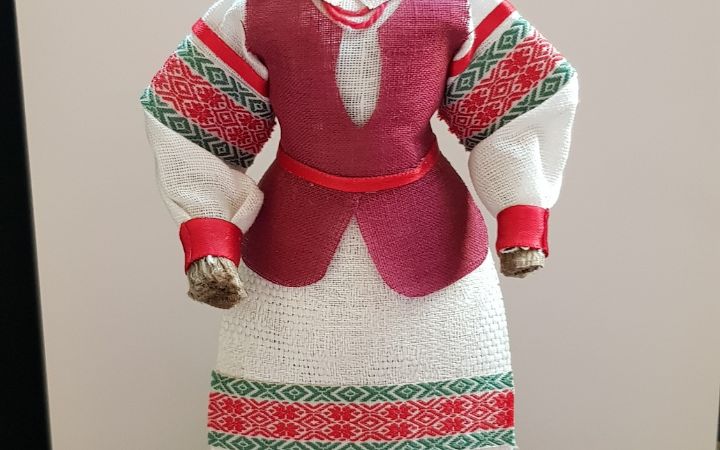 Muñeca con vestido regional