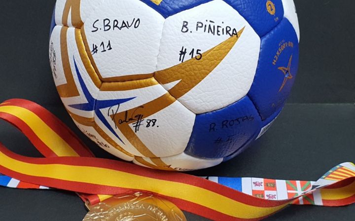 Balón y medalla