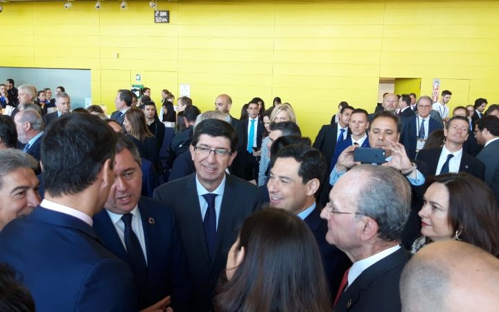 En Sevilla, asiste a la celebración de la Cumbre Mundial del Turismo (WTTC)