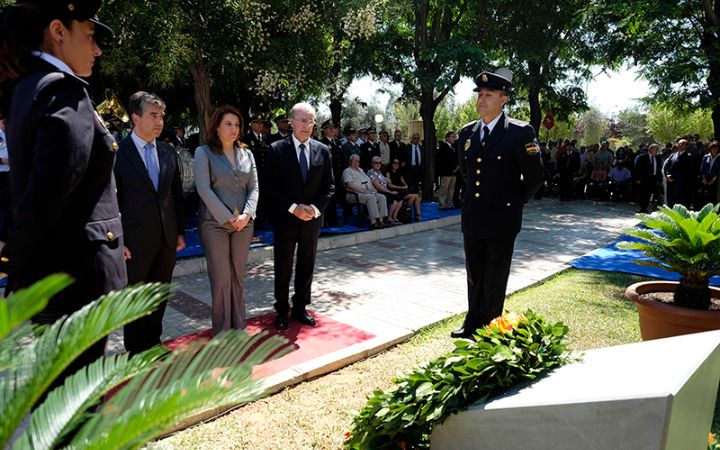 Descubrimiento monolito en memoria del policía F.E. Díaz Jiménez.