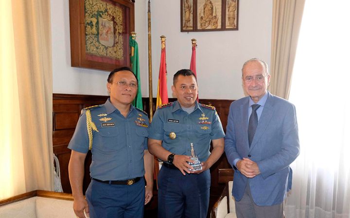 Recepcion al comandante de la fragata de la Armada Indonesia.