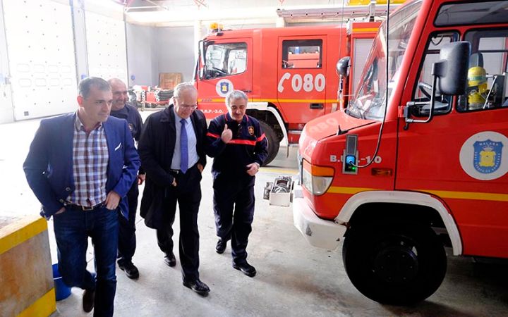 Felicitación navideña al Real Cuerpo de Bomberos.