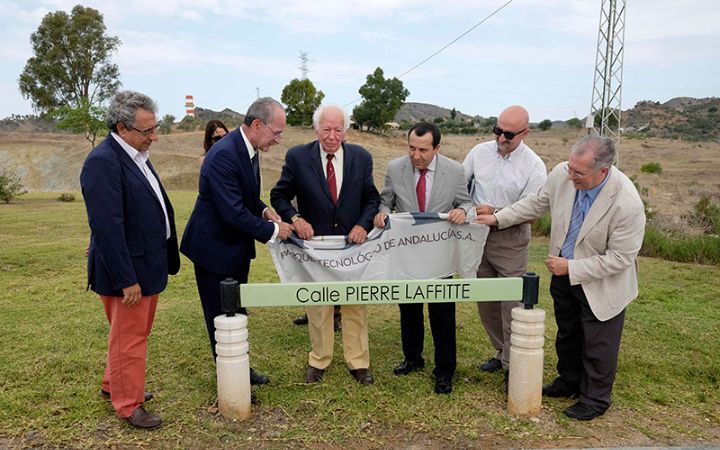 Homenaje a Pierre Laffitte .