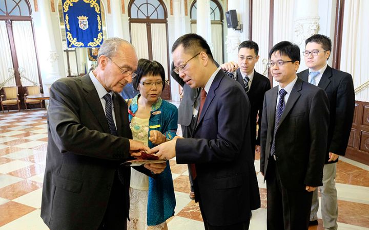 Recepción a una delegación del distrito Xuhui de Shanghai.