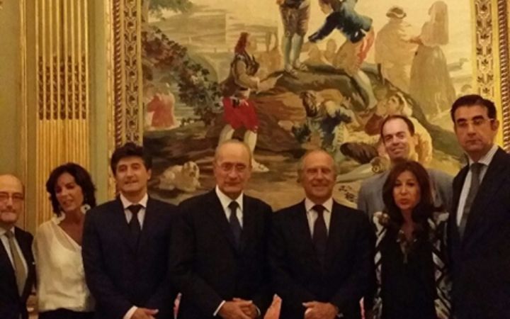 El alcalde de Málaga visita la capital francesa para firmar un convenio con el Centro Pompidou.