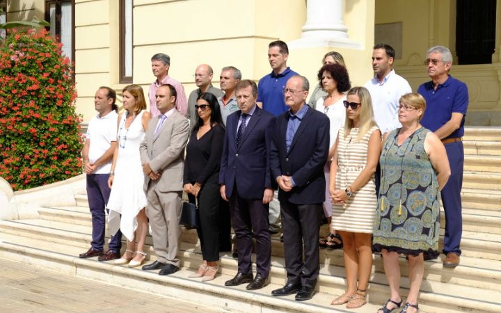 Minuto de silencio por víctimas terremoto de Italia.