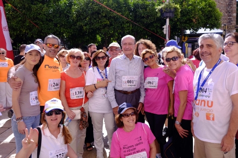 El Ayuntamiento participa en la caminata solidaria por el asilo de los ángeles de nuestra ciudad.