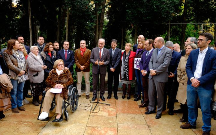 Homenaje a las víctimas de violencia de  género