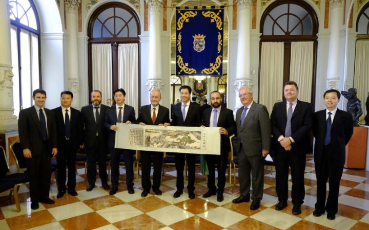 Delegación procedente de la ciudad china de Zhengzhou visita Málaga .