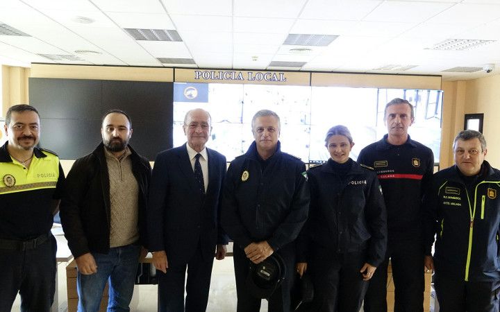 Visita a Centro Municipal de Emergencias y Parques de Bomberos, en el día de Nochebuena.