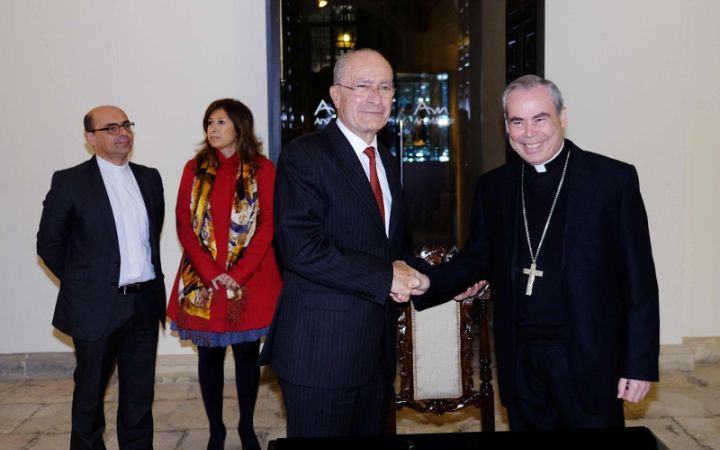 Firma de convenio en Palacio Episcopal para cesión como sede de exposiciones.