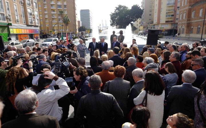 En Explanada de la Estación, inauguración del monumento a los Gálvez.