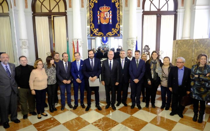 En el Salón de los Espejos, presentación de los nuevos economatos.