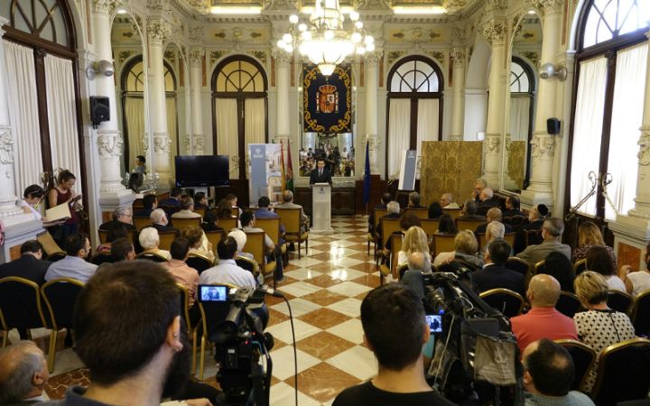 En el Salón de los Espejos, presentación del centro cultural Sefardí.