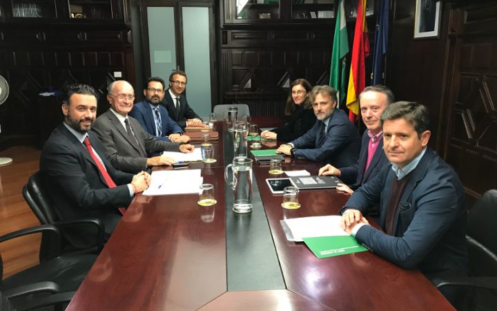 Reunión con el consejero de Medio Ambiente y Ordenación del Territorio, José Fiscal.