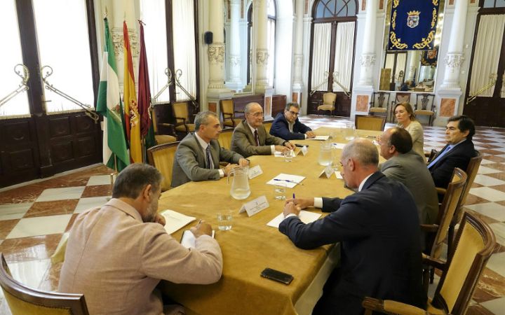 Recepción en el Ayuntamiento a cónsules latinoamericanos.