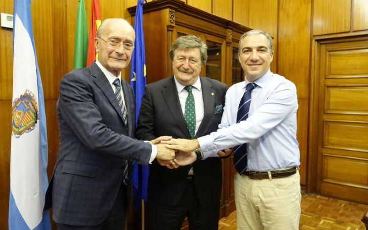 Encuentro con el presidente de la Federación Española de Fútbol, Juan Luis Larrea.