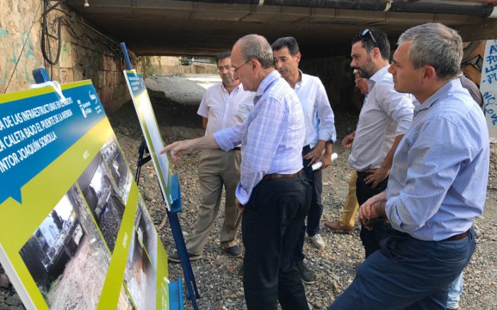 Mejoras de las redes de saneamiento bajo el puente de la avenida Pintor Joaquín Sorolla.