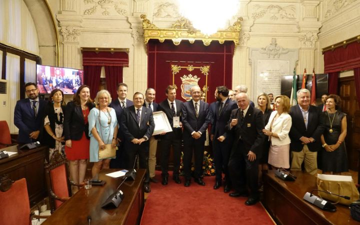 Entrega de la medalla de la ciudad al Real Club Mediterráneo.