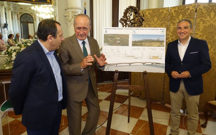 Dan a conocer las características del proyecto de la pasarela peatonal en la desembocadura del río Guadalhorce
