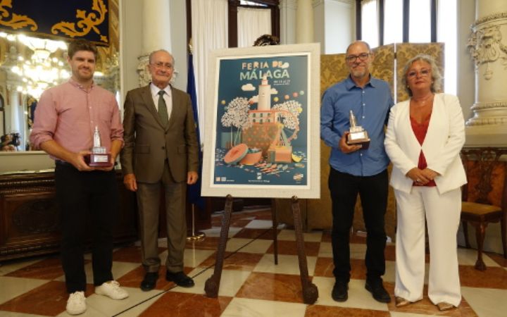 La Corporación recibe en el Ayuntamiento al pregonero, Pablo Aranda, y el autor del cartel, Carlos León, de la Feria 2018.