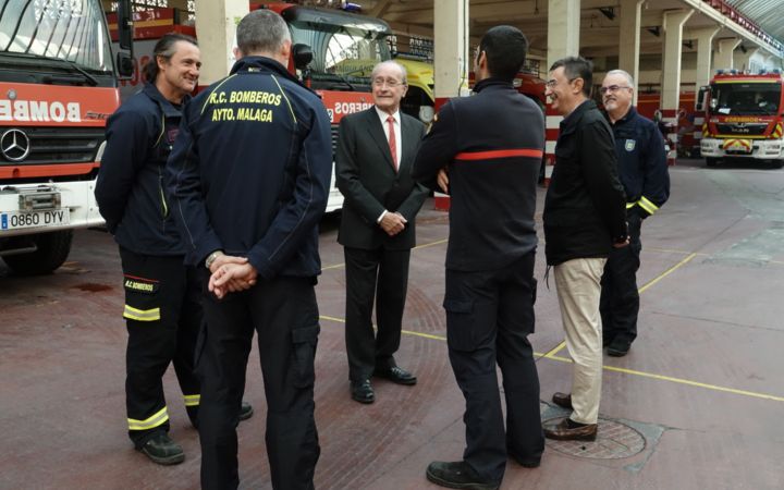 Visita en Fin de año instalaciones del Centro Municipal de Emergencia y Parques de Bomberos de la ciudad