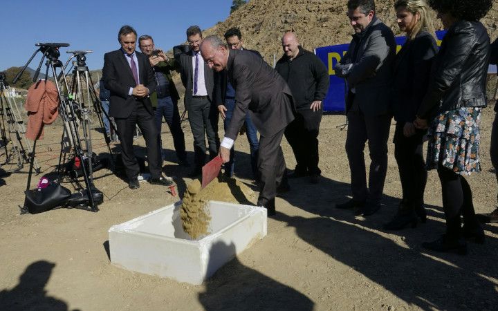 Acto de colocación de la primera piedra de una nueva promoción de 38 viviendas protegidas.