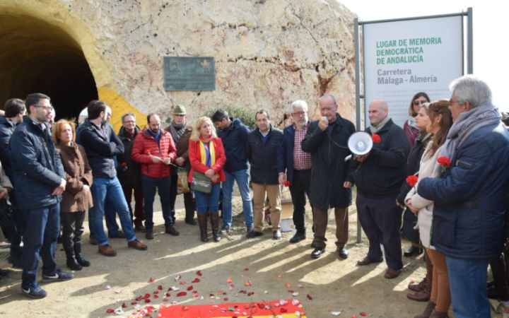 Acto conmemorativo de la Desbandá, en el Peñón del Cuervo.