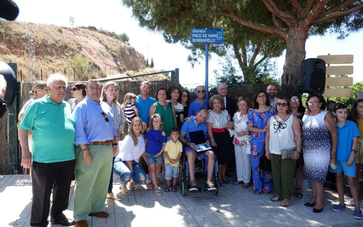 descubrimiento de la placa que da nombre a la glorieta Paco de Haro Bombarelly