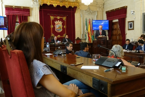 El Ayuntamiento de Málaga celebra el Pleno de Estado de la Ciudad.