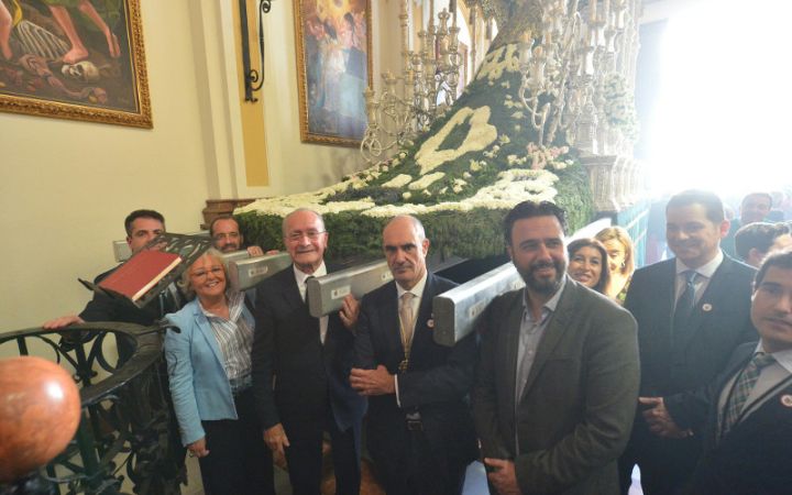 Tradicional Ofrenda Floral a la Virgen de las Penas