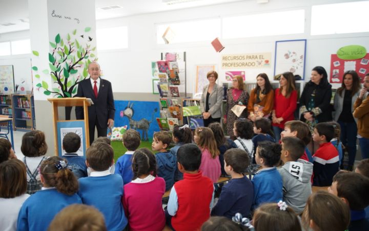 Acto organizado por el CEIP Almudena Grandes con motivo del Día del Libro