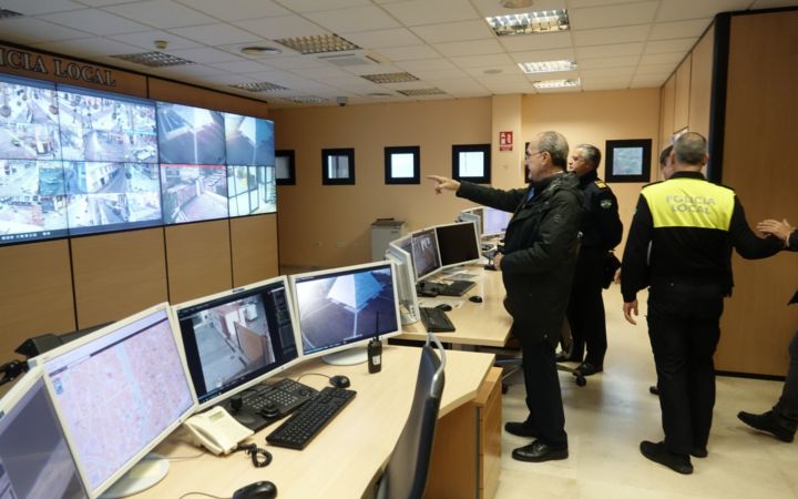 VISITA INSTALACIONES POLICÍA LOCAL Y BOMBEROS