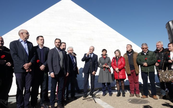 Acto institucional en el Cementerio de San Rafael