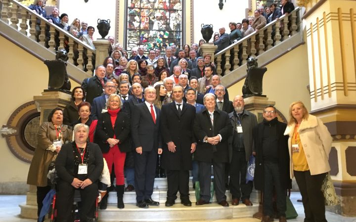 Miembros de asociaciones belenistas de Andalucía en el Ayuntamiento