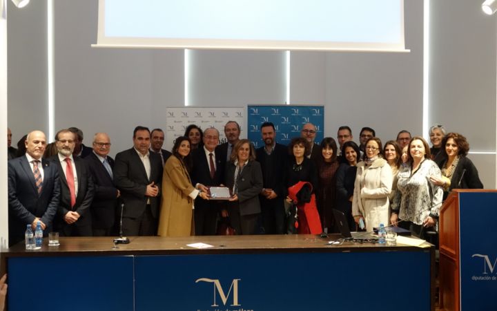 El alcalde de Málaga, Francisco de la Torre, es nombrado miembro de honor del Grupo de Trabajo de Mediación Málaga