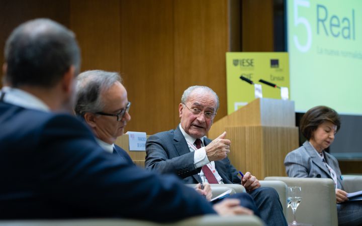 El alcalde de Málaga, Francisco de la Torre, participa en el 5 Encuentro del Sector Inmobiliario organizado por IESE y Tinsa