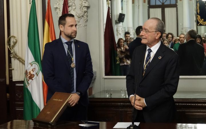 Toma de posesión de Luis Verde de su acta de concejal