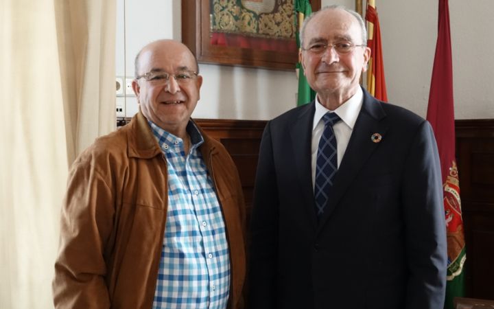 El alcalde recibe al presidente de la Federación Malagueña de Peñas