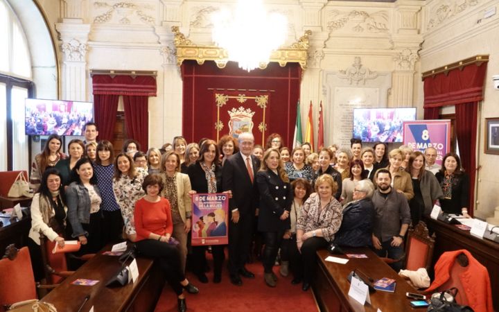 El alcalde de Málaga Francisco de la Torre preside el Pleno del Consejo Sectorial de las Mujeres