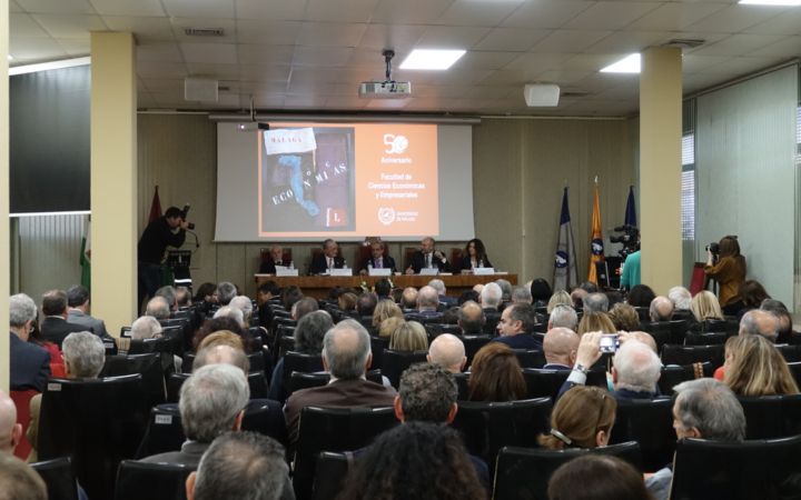 El Alcalde de Málaga asiste a los actos realizados con motivo del 50 aniversario de la Facultad de Económicas