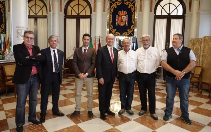 En el Ayuntamiento, encuentro con Arturo Rodríguez, Luis Utrilla y los pilotos Francisco Cuevas e Ignacio Gil, del Real Aeroclub de Málaga