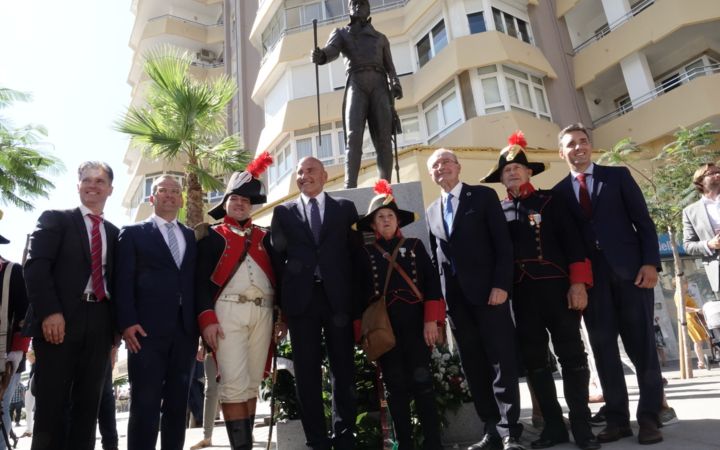 Descubrimiento del monumento a Teodoro Reding