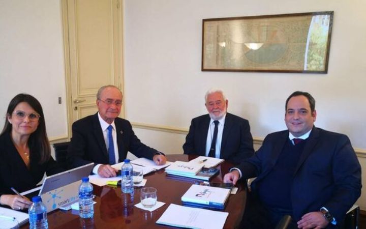 El alcalde se reúne en París con los responsables de la Oficina Internacional de Exposiciones
