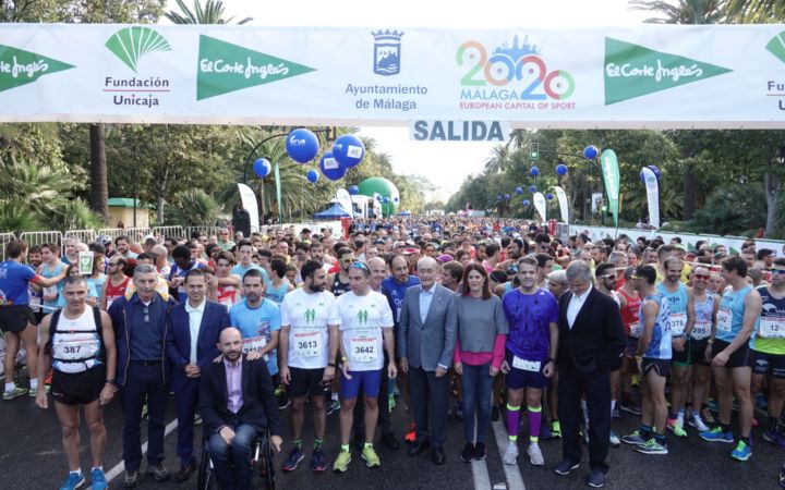 El alcalde de Málaga asiste a la salida de la XLI Carrera Urbana Ciudad Málaga