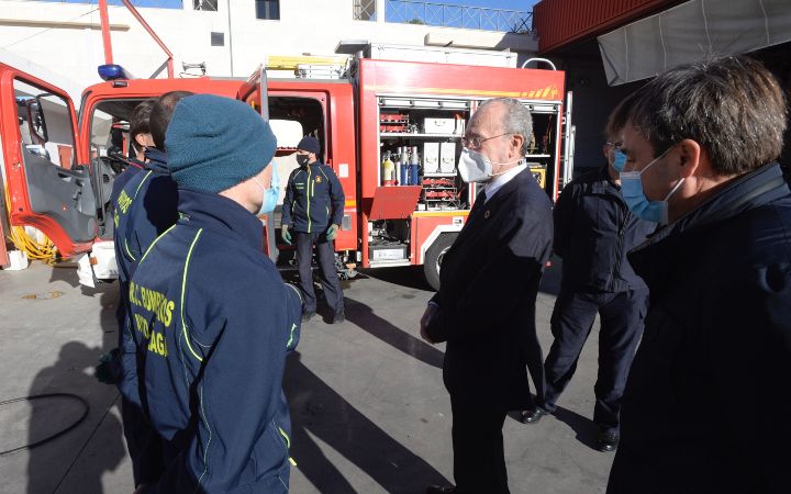 Visita a Policías y Bomberos